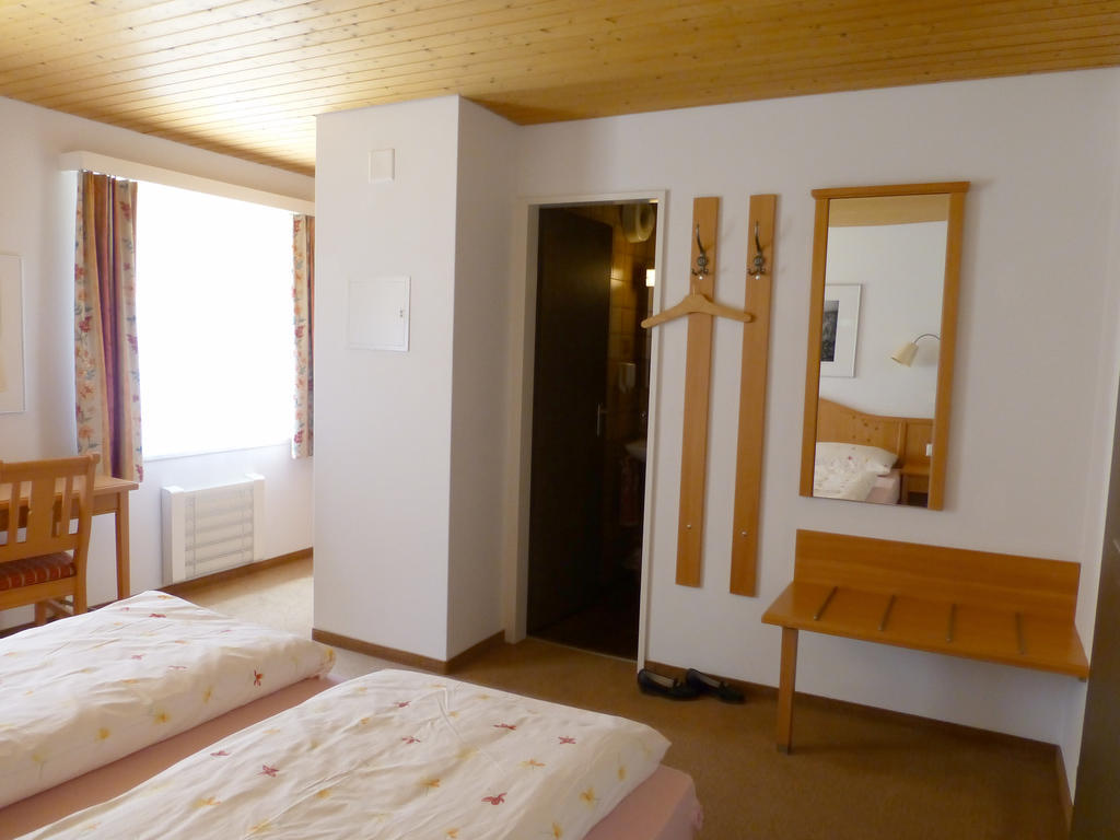 Berghotel Obersee Näfels Pokoj fotografie